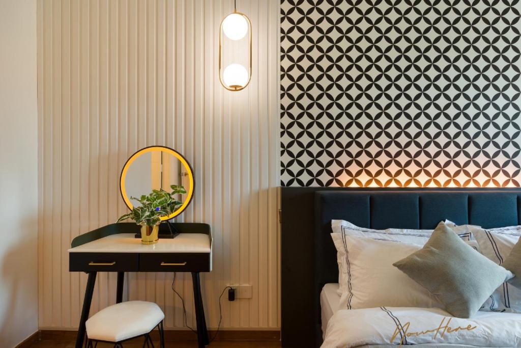 Nowhere 2Br & 2Bath Apartment With Balcony @ Reizz Residences 쿠알라룸푸르 외부 사진