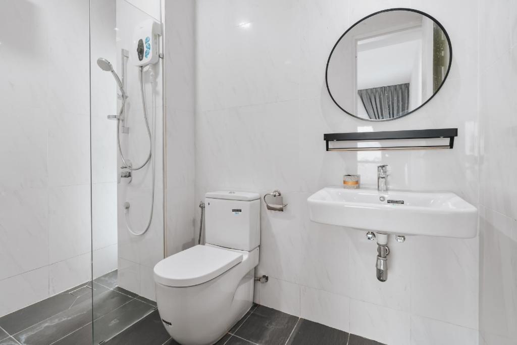 Nowhere 2Br & 2Bath Apartment With Balcony @ Reizz Residences 쿠알라룸푸르 외부 사진