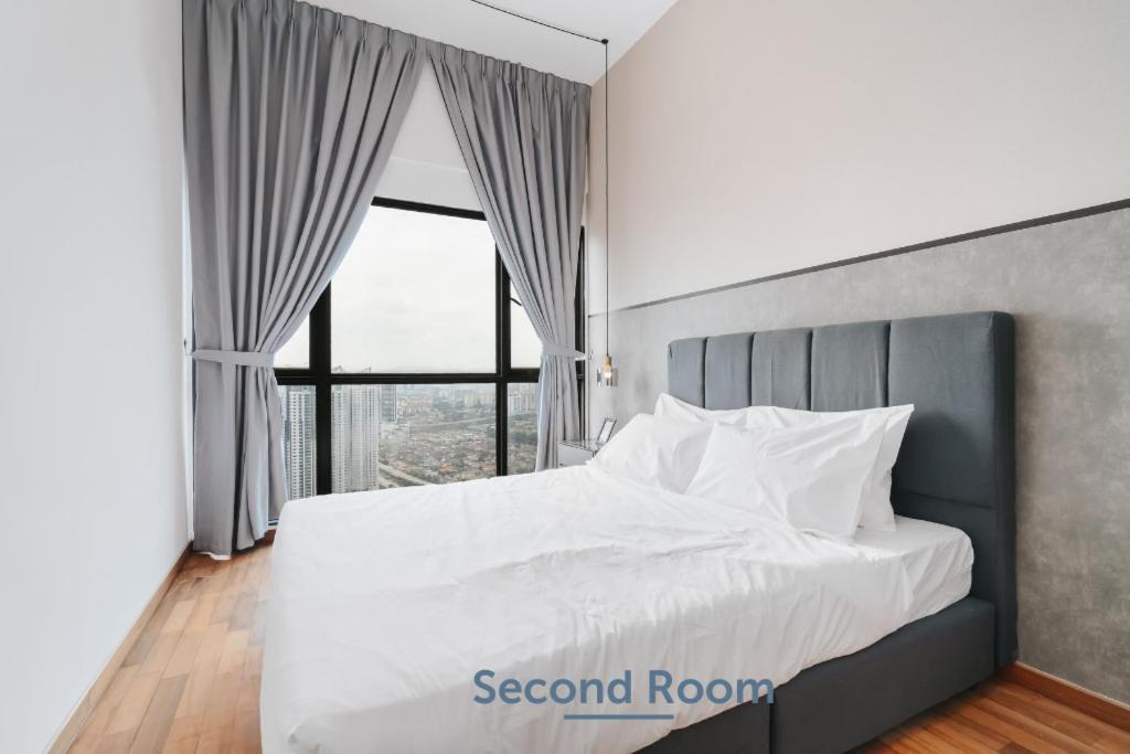 Nowhere 2Br & 2Bath Apartment With Balcony @ Reizz Residences 쿠알라룸푸르 외부 사진