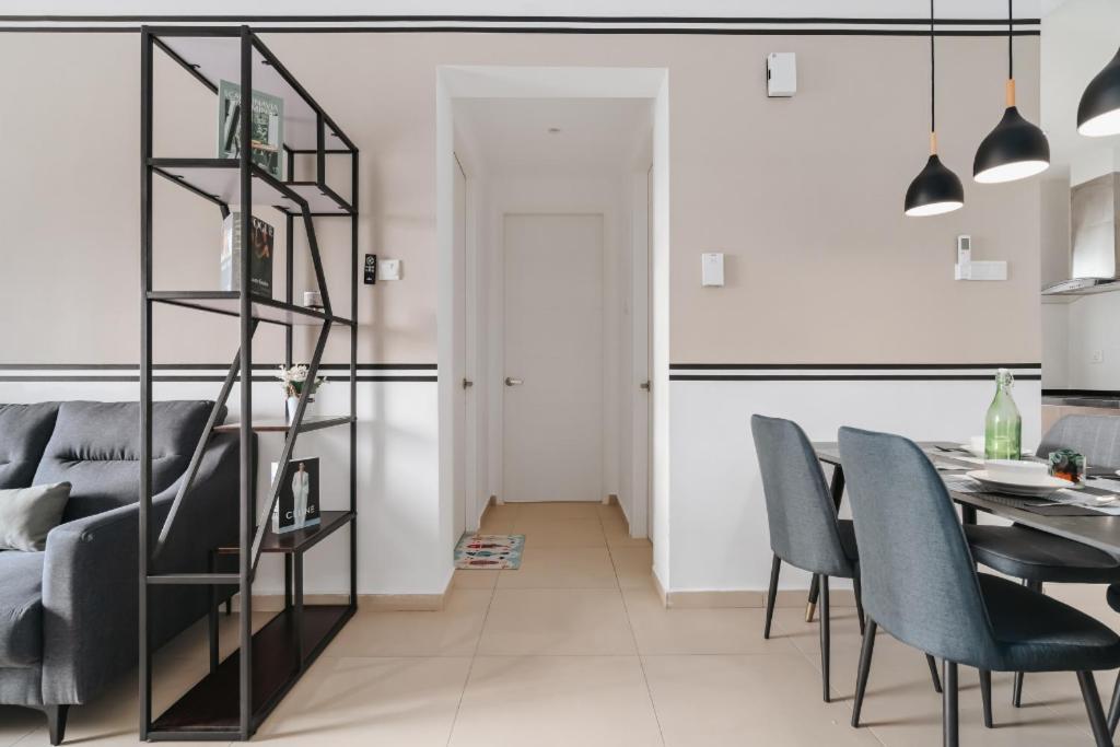 Nowhere 2Br & 2Bath Apartment With Balcony @ Reizz Residences 쿠알라룸푸르 외부 사진